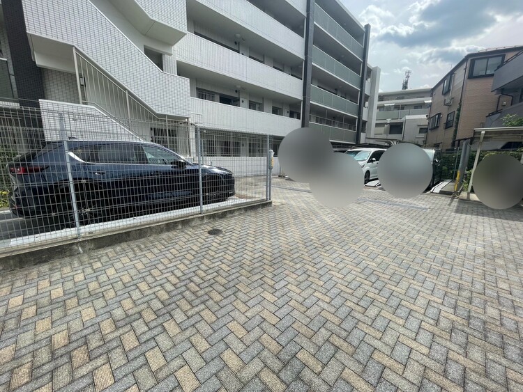 駐車場 本物件の駐車スペースです。車種制限のある場合もございますので、お気軽にお問い合わせくださいませ。