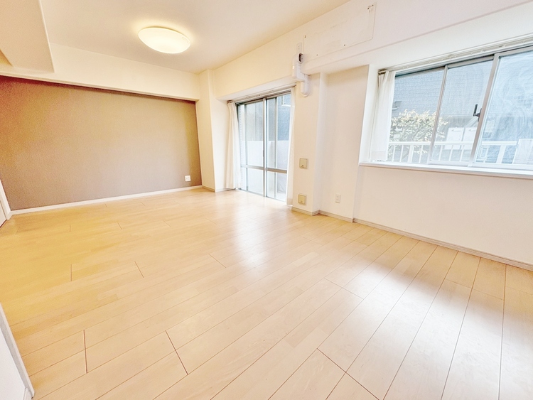 居間 居心地の良い空気感は、暮らしのステージを彩り、心からのやすらぎと満足感を与えてくれます。