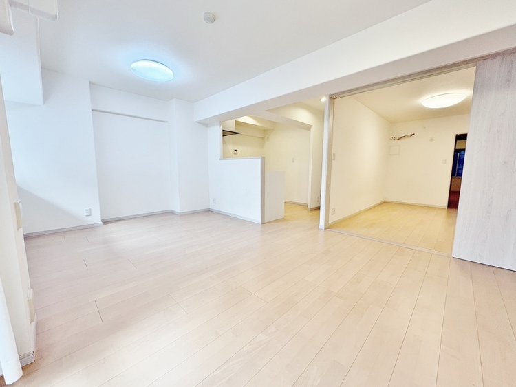 居間 快適に過ごす毎日を求めて、暮らしの中でご自身の「マイホーム」に創り上げてください。