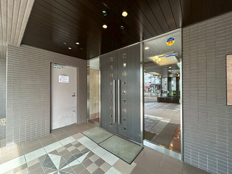 その他 上質感漂う玄関アプローチです。