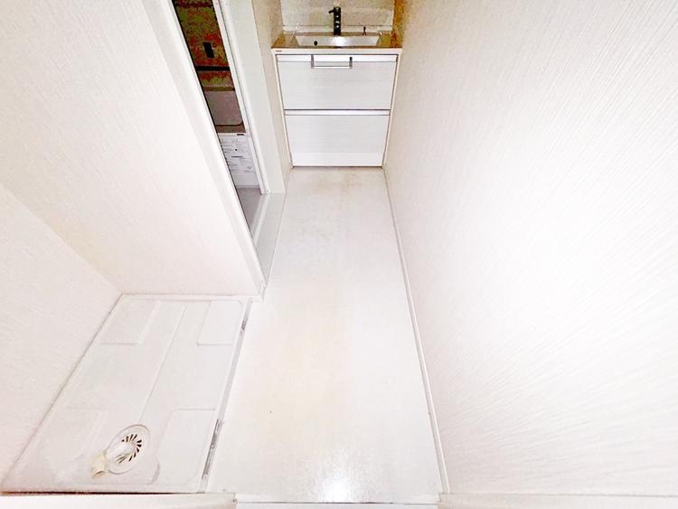 その他 十分な広さの脱衣所。