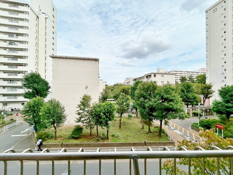 その他 眺望や窓からの景色が良いと、家で過ごす時間も快適です。