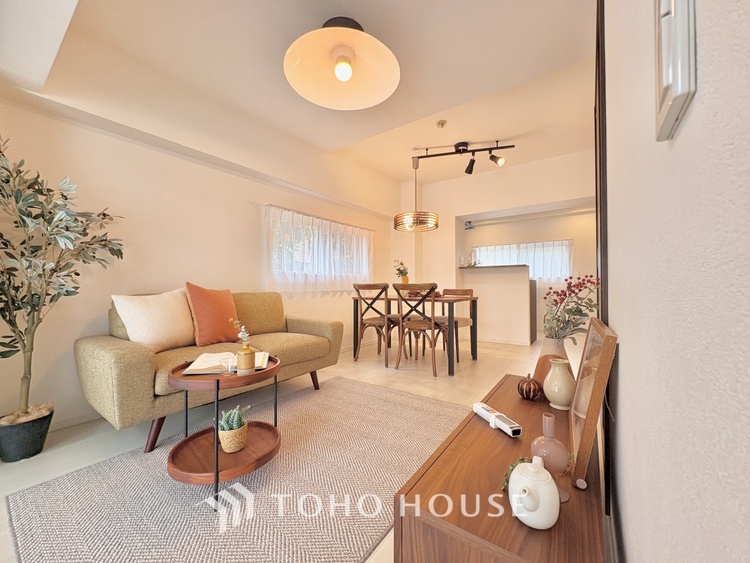 内装 【Private room】感性を育むプライベートルームはシンプルでスマートな空間。好みの空間で読書をしたり、音楽を聞いたりと一人の時間も充実したものにできます。