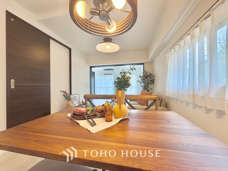 その他 【Kitchen】調理しながらもご家族のお顔が見れるカウンターキッチン。ついつい料理中お子様の様子が気になるもの。安心してお料理に取り組んでいただけます。会話だって自然とはずむはず。