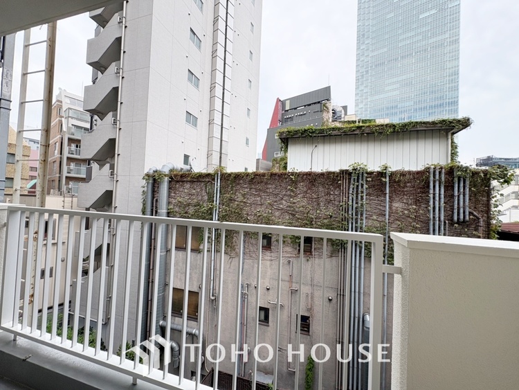 内装 【smart design】◆スマートデザイン◆太陽の光をスマートにリビングへ。優しくいざなわれた採光が朝は目を覚ませ、昼はくつろぎ、そして夕刻には温もりを与える。他にはないおしゃれなデザインで。