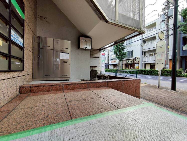 その他 館内は静寂な中が保たれており、管理が行き届いている印象を受けました。