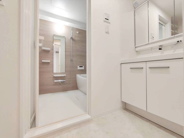 その他 十分な広さの脱衣所。