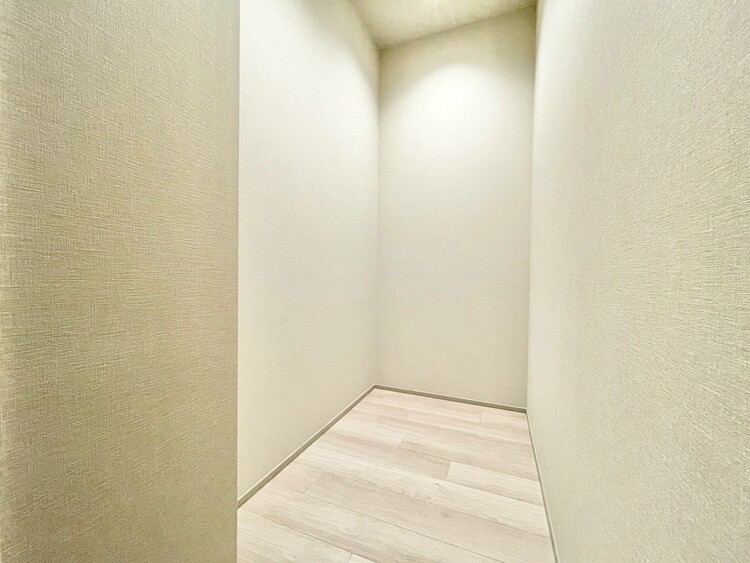 収納 家電やスーツケース、ストック品など何でも片付く嬉しい空間です。