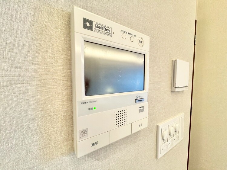 設備 誰が来てもわかる様にモニター付きインターホンを設置。