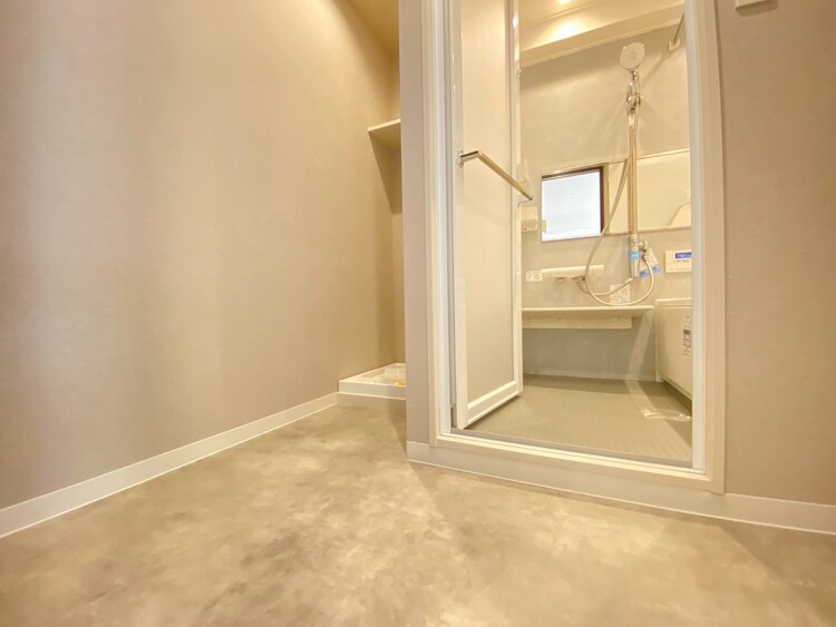 その他 十分な広さの脱衣所。