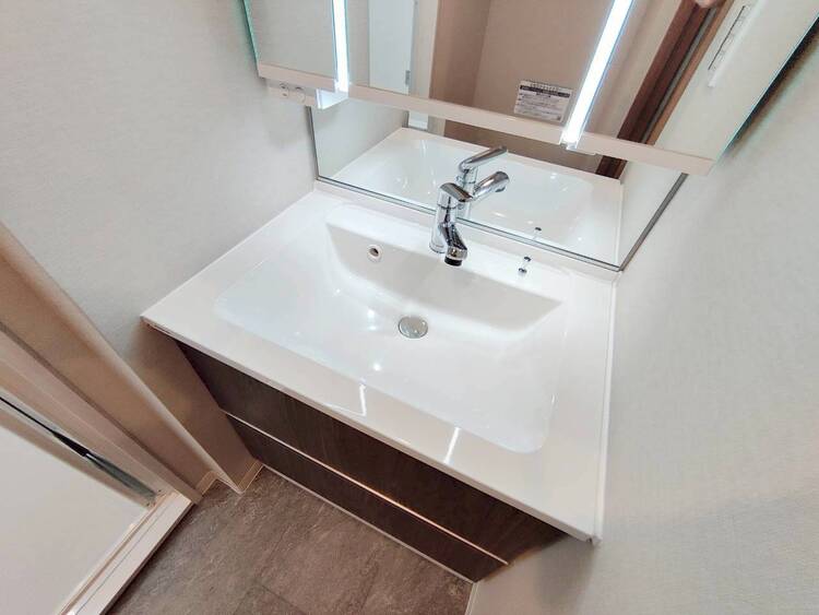 洗面 清潔感を感じられる洗面化粧台。