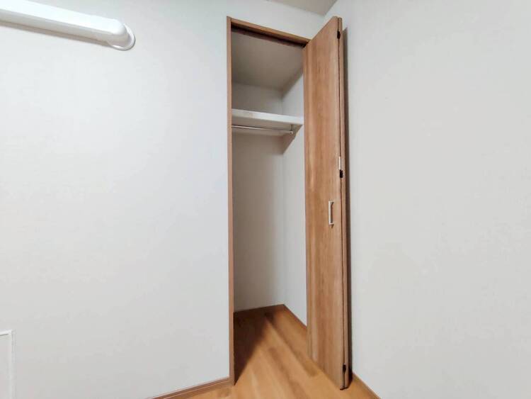 収納 家電やスーツケース、ストック品など何でも片付く嬉しい空間です。