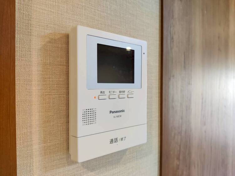 設備 誰が来てもわかる様にモニター付きインターホンを設置。
