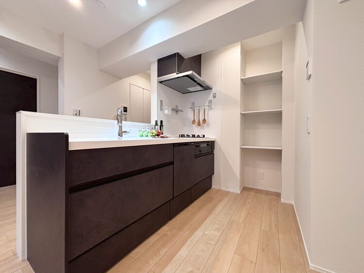 その他 開放感のあるキッチンスペース。調理をしながら、会話も弾みそうですね。