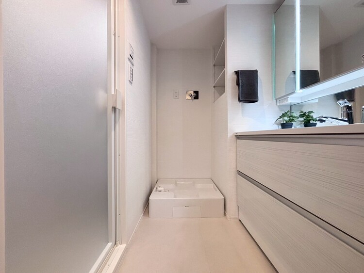 その他 十分な広さの脱衣所。