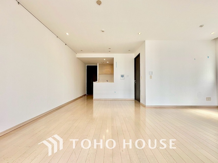 内装 現在改装中◆simple is best◆無駄のない綺麗なつくりのリビングルームであなただけの暮らしを。