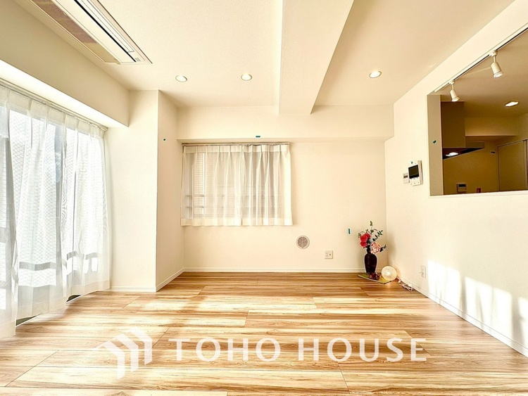 内装 ◆眩い◆光が燦々と入り、家族の笑顔を照らす。「いつまでも続いて」と願う夢のような毎日がここにある。