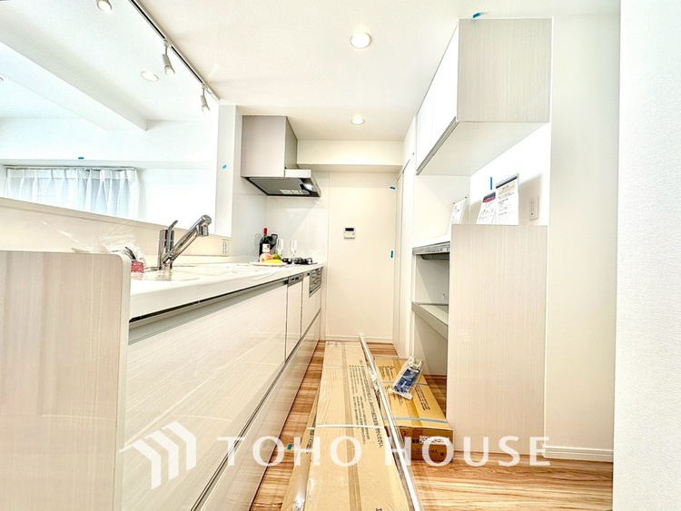 キッチン ◆ワクワク◆開放的で機能性も高いシステムキッチン。お子様は毎日のご飯にワクワク！