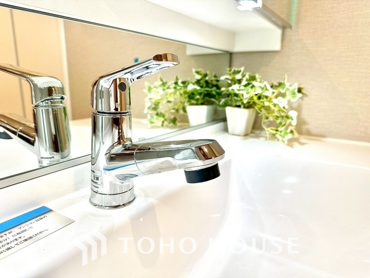 洗面 ◆快適◆煌びやかな暮らしの中にも忘れたくない快適さ。大きな収納が助けてくれます。