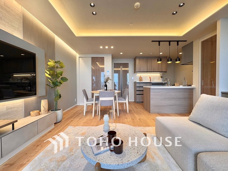 内装 【LIVING】◆煌びやか◆愛おしい家族との団欒の時間をより一層幸せなものに感じさせる煌びやかなLDK。輝かしい毎日が待っています。