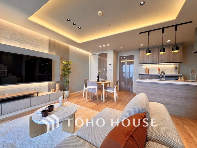 内装 【LIVING】◆陽光◆が差し込む。この開放的なLDKに家族の笑顔が集う。家族が一緒に過ごす空間は明るく、そして居心地よく。