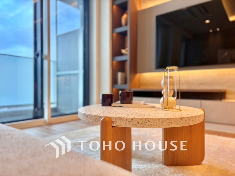 内装 【LIVING】◆扉を◆開くとこの景色。家族の”おかえり”の声が聞こえてきそう。