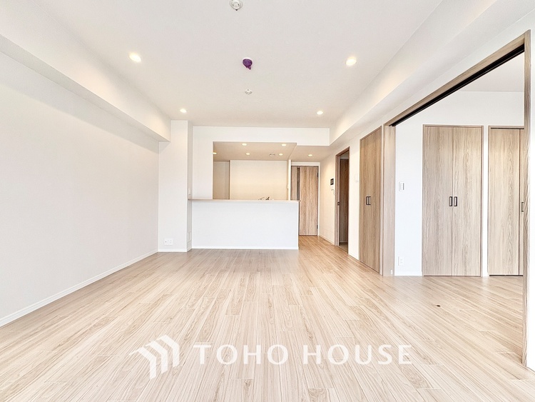 内装 【Green orchestra】◆緑の匂いに誘われて◆目を閉じれば深緑の香り。五感を研ぎ澄まし、日々の疲れを心から癒してくれる。深呼吸するほどに爽やかな薫りたち込める新緑にそと微笑む私達。