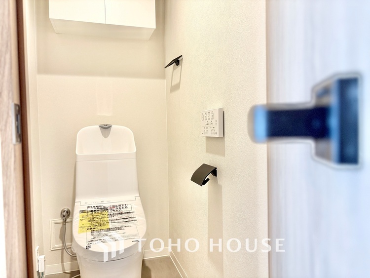 トイレ 【some philosophy was born from here】思索もできる空間。トイレのそんな側面も評価されていい時代かなと。