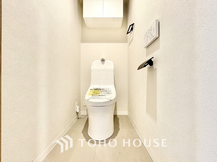 トイレ 【Entrance of your life】明るい玄関が家族を迎え入れる。今日はどんな一日が待っているんだろう。皆どんな一日を終えて帰ってくるんだろう。