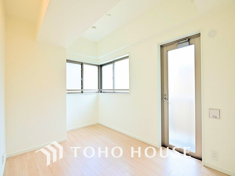 内装 採光もある洋室は、くつろぎのひと時を過ごすのにぴったり