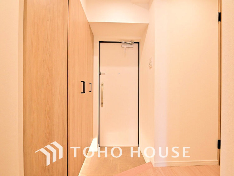 玄関 落ち着いた雰囲気の玄関、家族の帰りを暖かく迎えてくれます