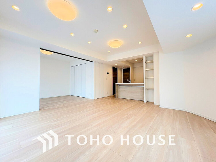 内装 上質な時間を育む暮らしのメインステージ。寛ぎとコミュニケーションを育む居心地のよい場所