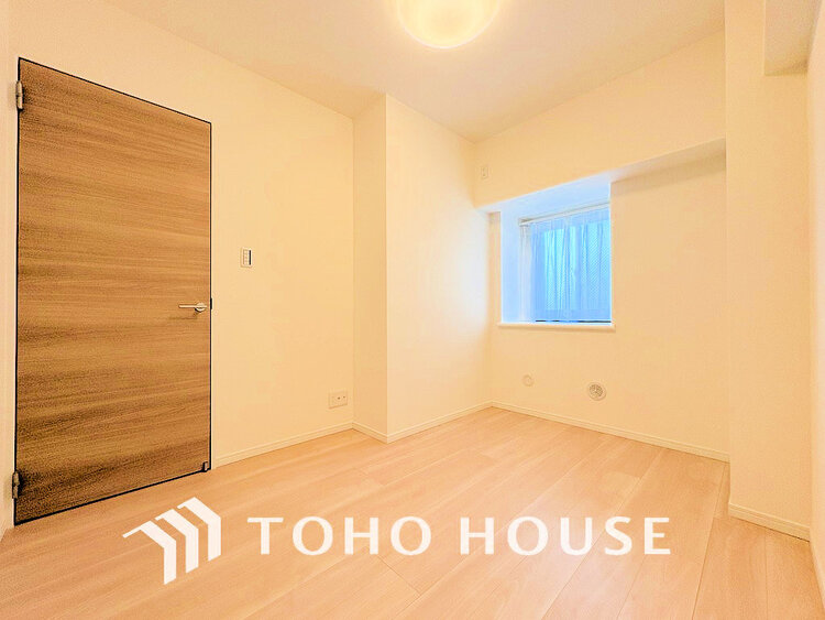 内装 採光もある洋室は、くつろぎのひと時を過ごすのにぴったり