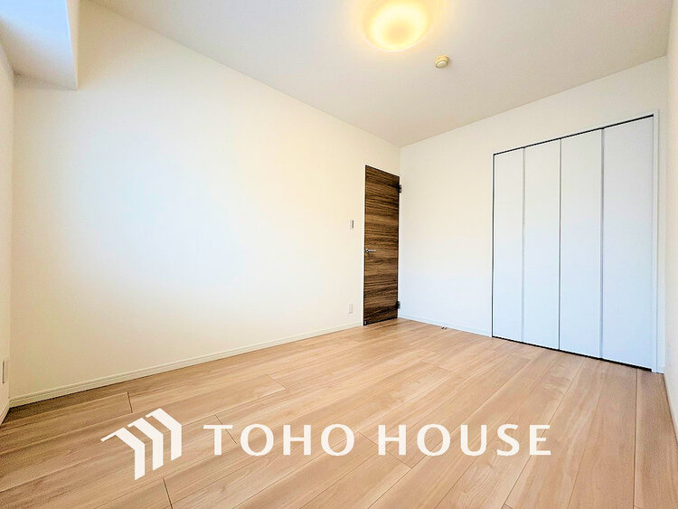 内装 シンプルですっきりとした室内は飽きのこない居心地の良い雰囲気