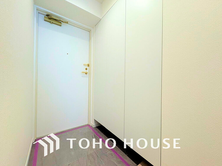 玄関 落ち着いた雰囲気の玄関、家族の帰りを暖かく迎えてくれます