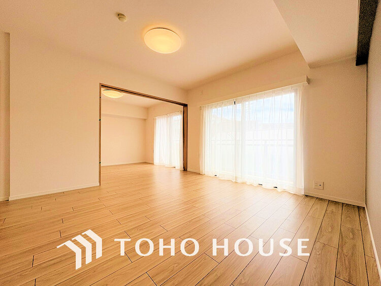 内装 上質な時間を育む暮らしのメインステージ。寛ぎとコミュニケーションを育む居心地のよい場所