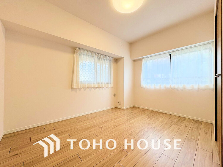 内装 採光もある洋室は、くつろぎのひと時を過ごすのにぴったり