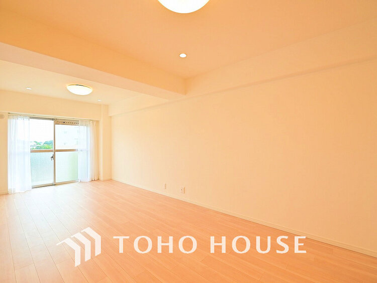 内装 家族みんなが爽やかに過ごせるように、光をたっぷり取り込んだLDK