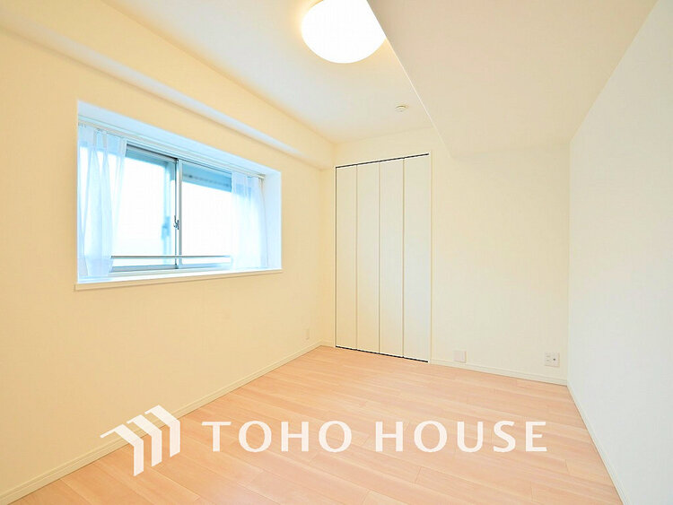 内装 採光もある洋室は、くつろぎのひと時を過ごすのにぴったり