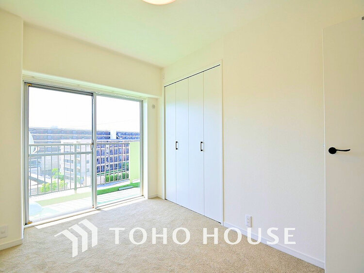 内装 シンプルですっきりとした室内は飽きのこない居心地の良い雰囲気