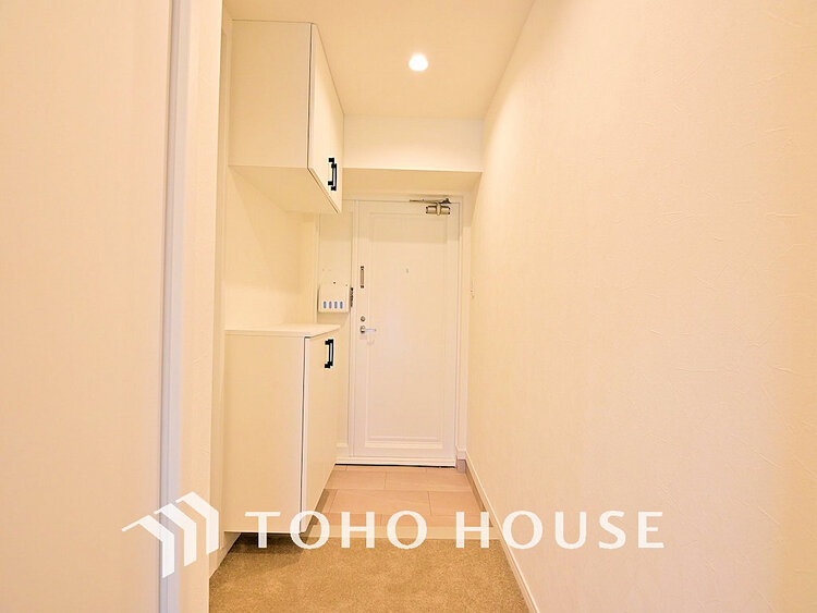 玄関 落ち着いた雰囲気の玄関、家族の帰りを暖かく迎えてくれます