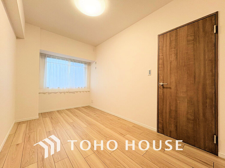 内装 採光もある洋室は、くつろぎのひと時を過ごすのにぴったり