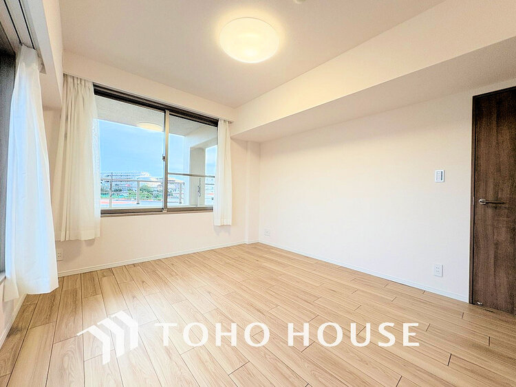 内装 シンプルですっきりとした室内は飽きのこない居心地の良い雰囲気