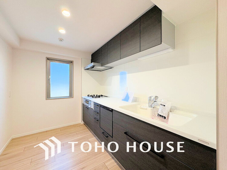 キッチン 落ち着きのあるカラーで統一された清潔感と気品が溢れるキッチン