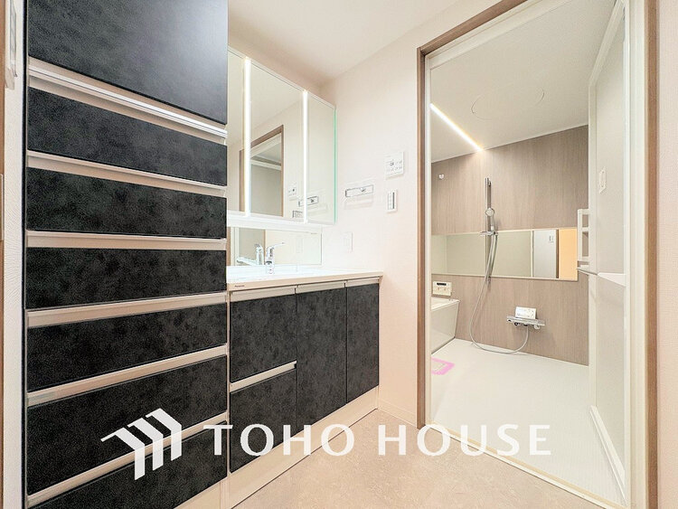 洗面 清潔感のある洗面室で朝の身支度を