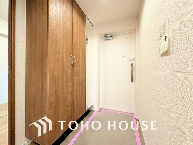 玄関 落ち着いた雰囲気の玄関、家族の帰りを暖かく迎えてくれます