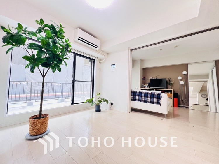 内装 広がりのある住空間、家族が集まるリビング・ダイニング