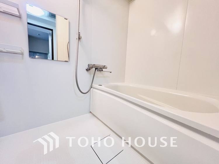 風呂 一日の疲れを癒すバスルームは、心地よいリラックスを叶える清潔感溢れる空間