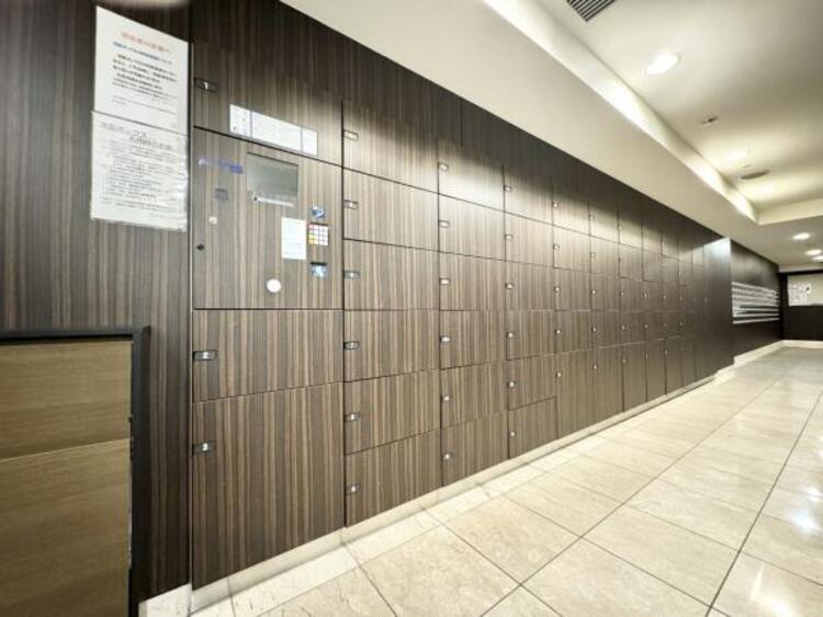 その他 宅配ボックス　ネットショッピングの隆盛により、ますます利用者が増える宅配便。不在時でも荷物を受け取れる宅配ボックスは共働きをはじめ、様々なご家庭に便利です。