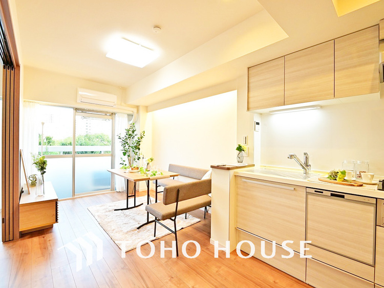 内装 家族みんなが爽やかに過ごせるように、光をたっぷり取り込んだLDK